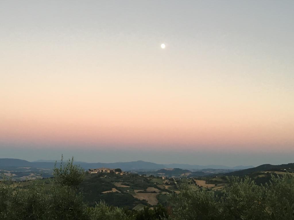 La Luna Di Mezzanotte Fratta Todina Eksteriør bilde